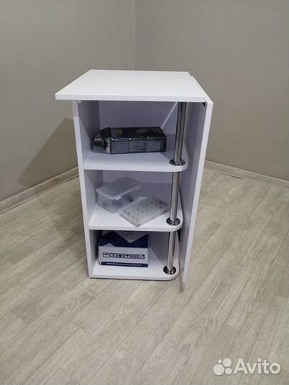 Маникюрный стол с полочками новый от производителя