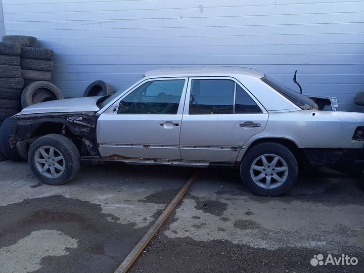 W124 E500 mercedes в полный разбор и W124 e220