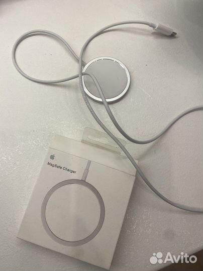 Зарядное устройство на iPhone MagSafe