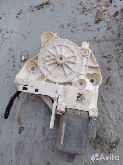 Моторчик стеклоподъемника Форд Фокус 2 передний