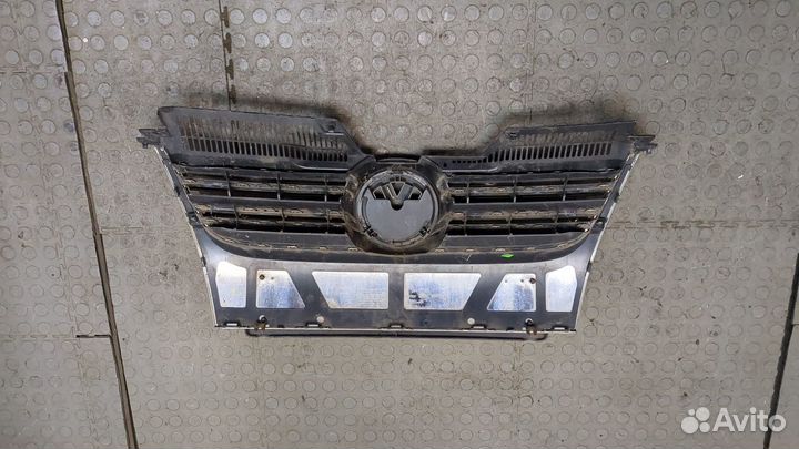 Решетка радиатора Volkswagen Jetta 5