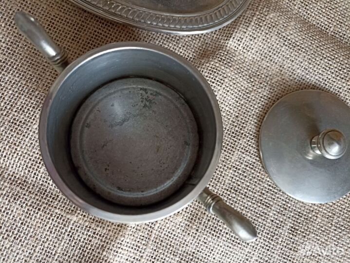 Сахарница и молочник