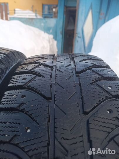 Bridgestone Ice Cruiser 7000 215/70 R16