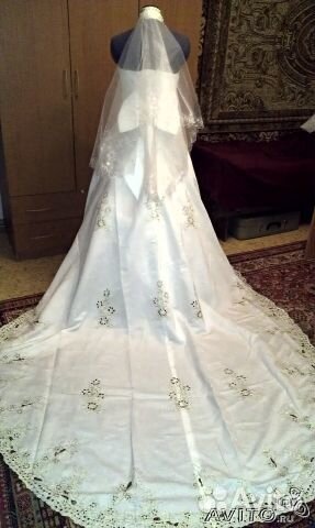 Свадебное платье со шлейфом