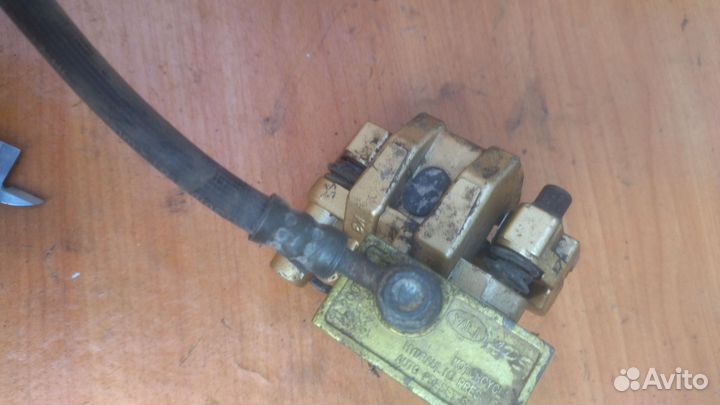 Передний тормозной суппорт на китайский скутер