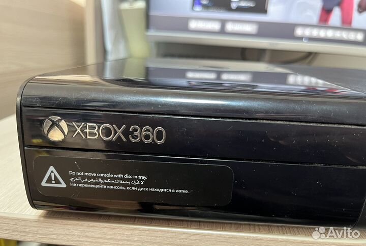 Xbox 360 E прошитый freeboot, геймпады и Kinect