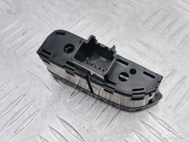 Кнопка обогрева лобового стекла Ford Focus 3 2012