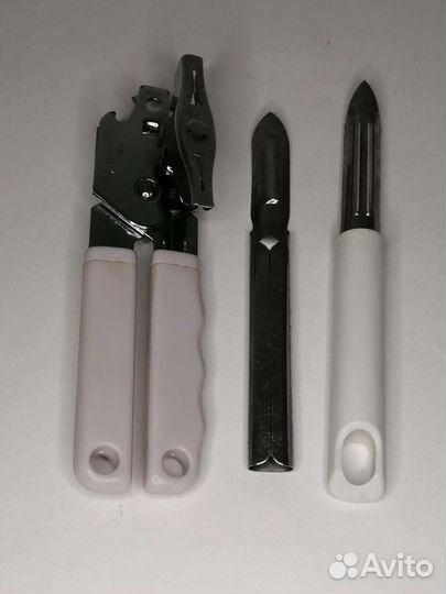 Открывашка для консервов и ножи для чистки овощей