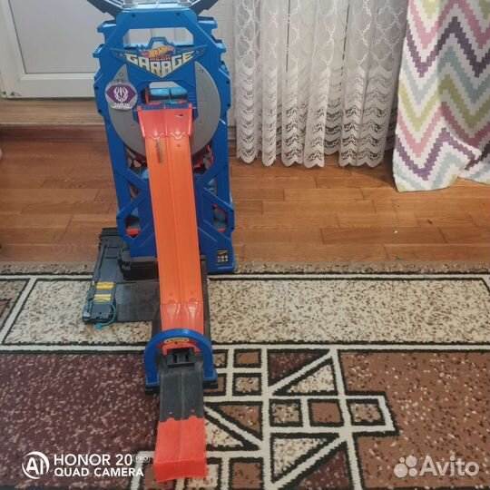 Продам трек Hot wheels гараж