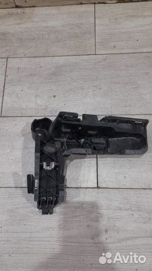 Кронштейн заднего бампера левый Mercedes Glc X253