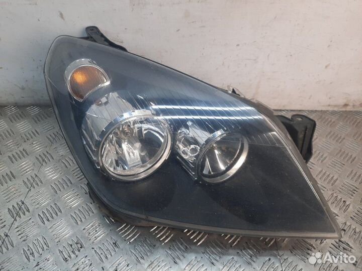 Фара передняя правая Opel Astra универсал 1.7