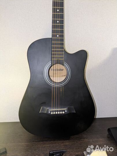 Акустическая гитара