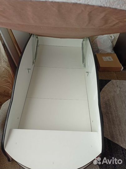 Детская кровать машина