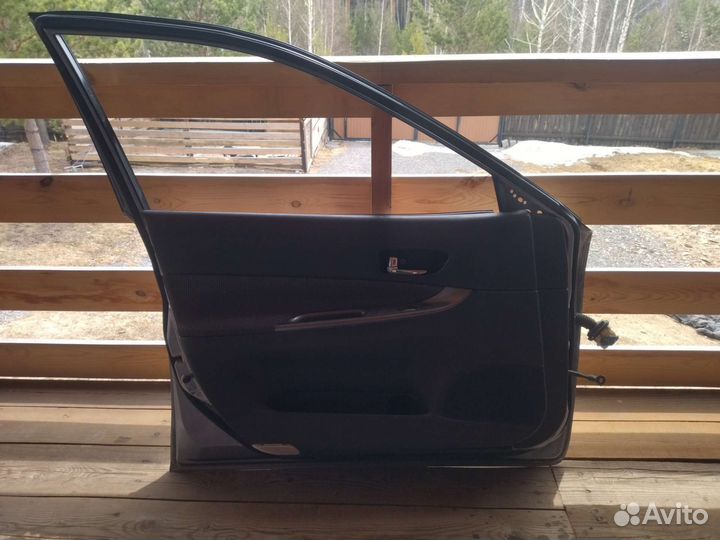 Дверь передняя левая на Мазду атензу