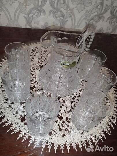 Хрустальные бокалы и графин чехия