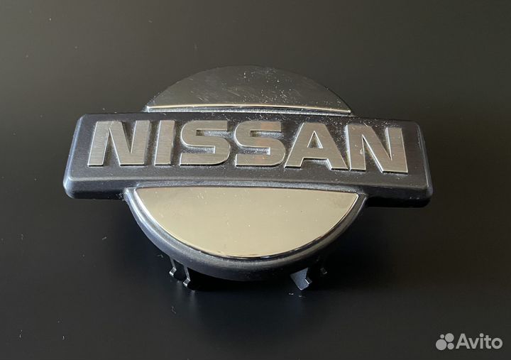 Эмблема на решетку радиатора Nissan Patrol