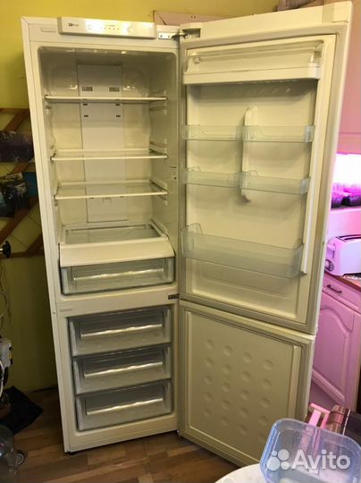 Холодильник Samsung