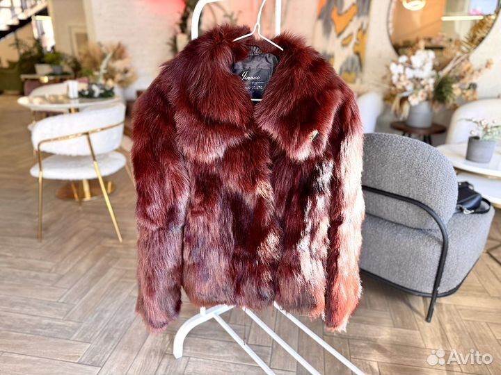 Шуба натуральная короткая бордовая
