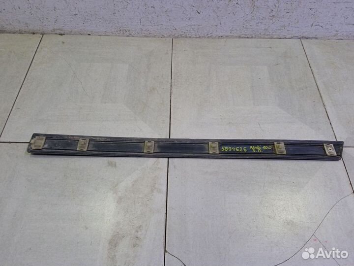 Молдинг двери задней правой