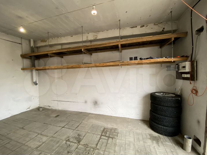 Гараж, > 30 м²