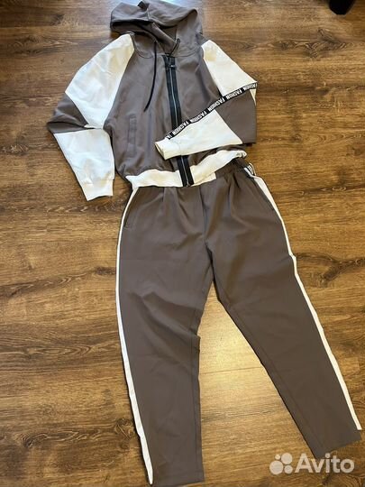 Спортивный костюм женский