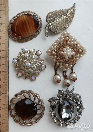 Броши, бусы разные времен СССР