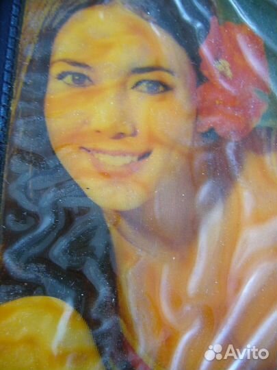 Подмигивающая девушка на бумажнике 80-ых