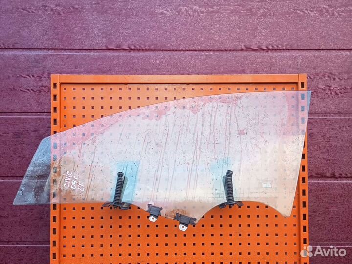 Стекло двери Honda civic 4d