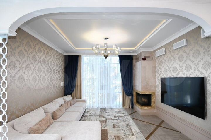 Коттедж 383,6 м² на участке 18,4 сот.