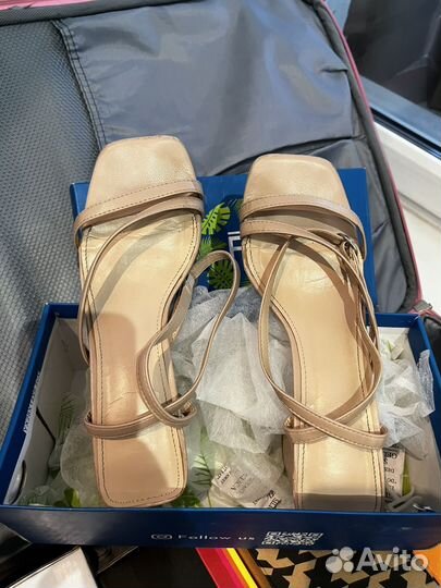 Босоножки женские 38 размер с дефектом