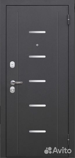 Металлическая входная дверь с зеркалом