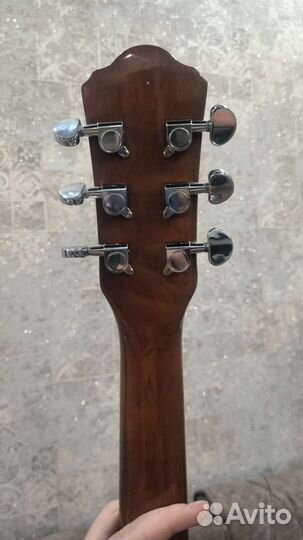 Акустическая гитара бу Caravan Music