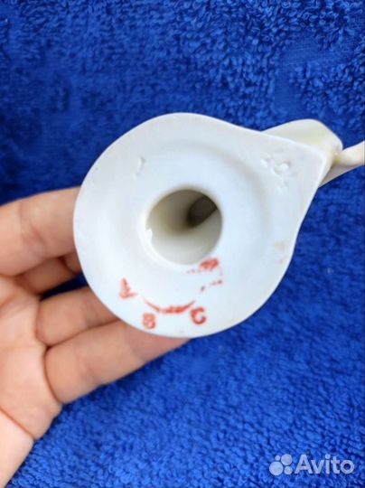 Фарфоровая статуэтка 