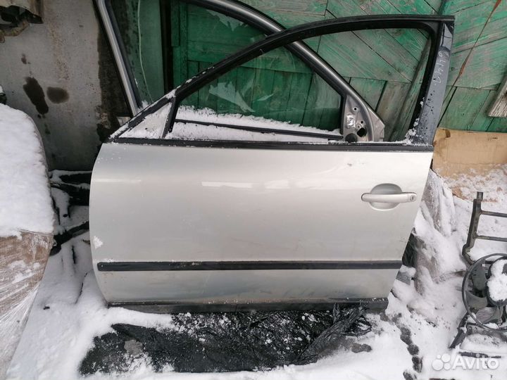 Передняя левая дверь пассат б5