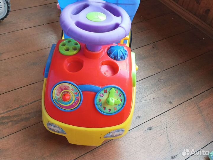 Машинка-каталка и велосипед