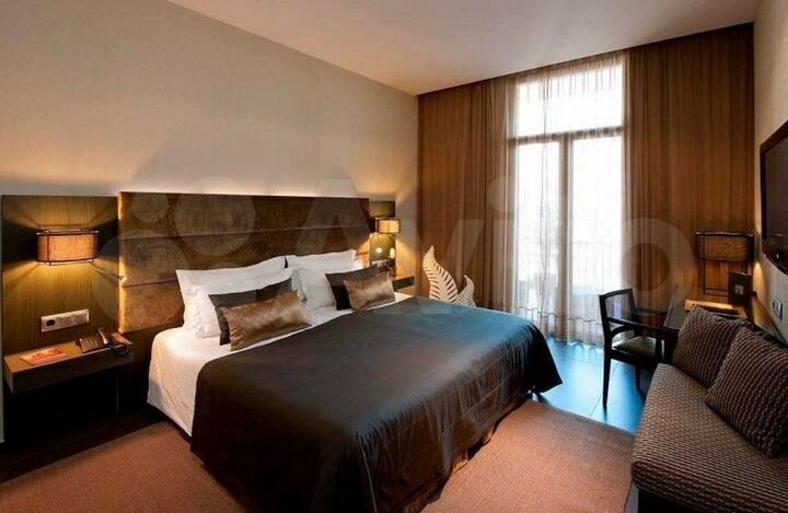 Большая гостиница со столовой в Лоо в аренду