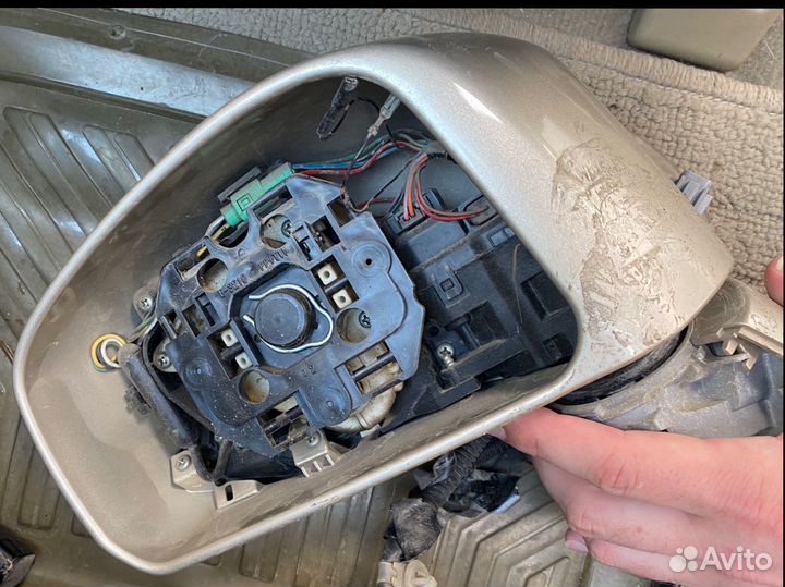 Зеркало на Nissan Tiida