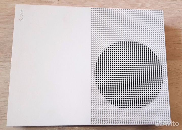 Xbox One S 500Гb б/у с гарантией 3 месяца