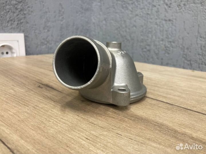 Корпус термостата Mercedes M103 M104