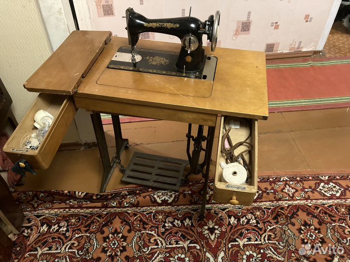 Утюг, граммофон, виниловые пластинки