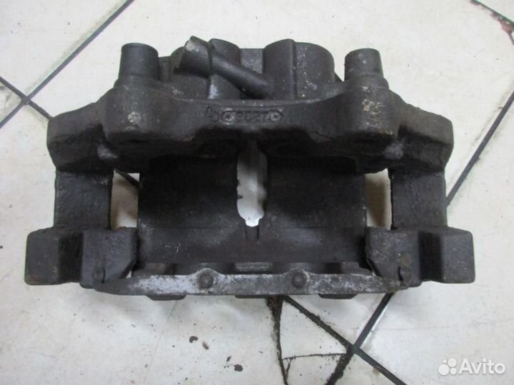 Суппорт передний правый w164 ML-class 272