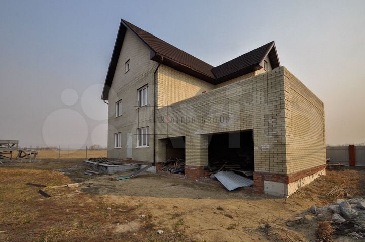 Коттедж 536 м² на участке 10 сот.