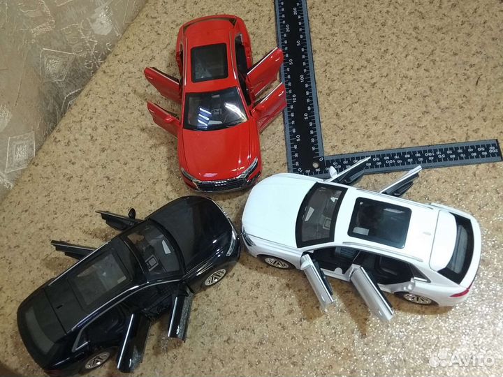 Модель автомобиля audi q8 1:24