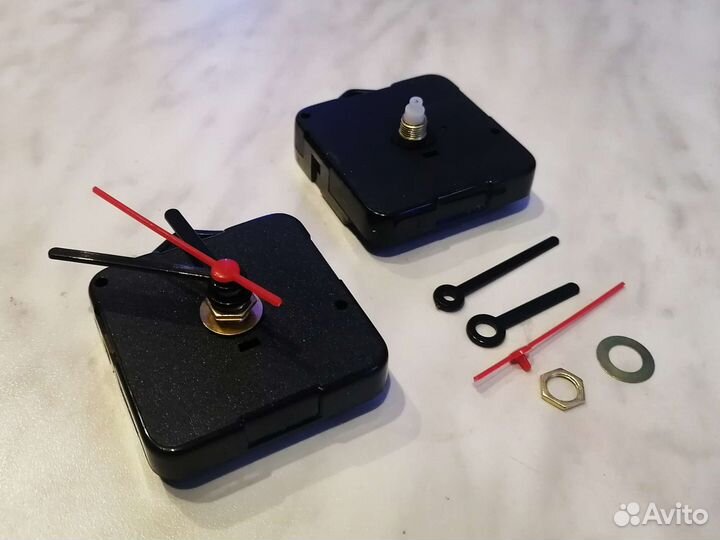 Часовой механизм со стрелками