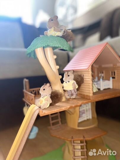 Домик на дереве +семья белок Sylvanian families