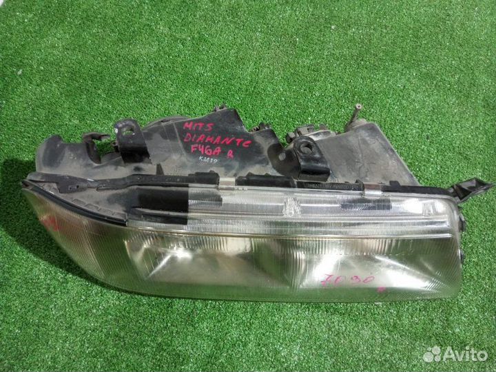 Фара галогеновая правая Mitsubishi Diamante F46A