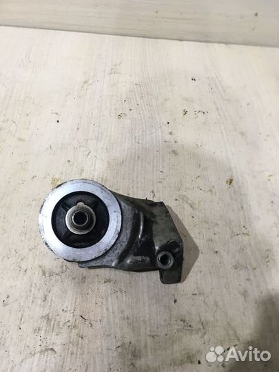 Кронштейн масляного фильтра Ауди 80 Б3 Б4