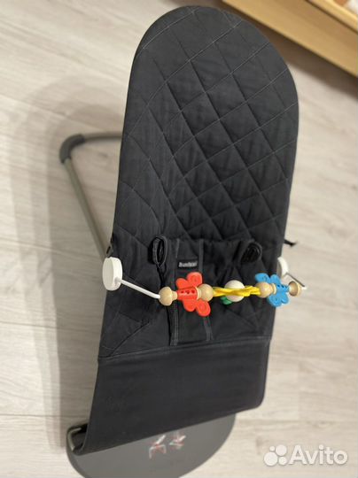Шезлонг babybjorn с игрушкой оригинал