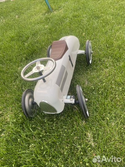 Детский железный бегомобиль