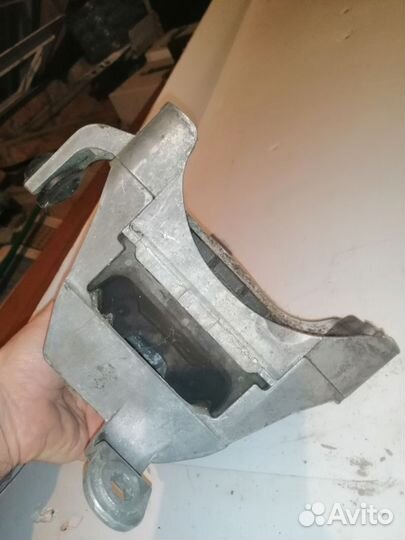 Подушка двигателя на Шевроле Круз